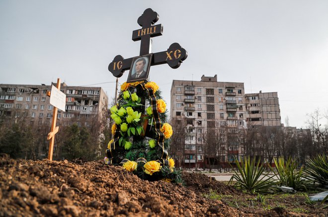 Ukrajinski predsednik Volodimir Zelenski trdi, da je bilo v Mariupolju ubitih vsaj deset tisoč ljudi. FOTO: Aleksander Ermočenko/Reuters

