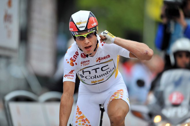 Nemški kolesarski šampion Tony Martin je za svojo dobrodelno gesto prejel tudi nagrado. FOTO: Yorick Jansens/AFP
