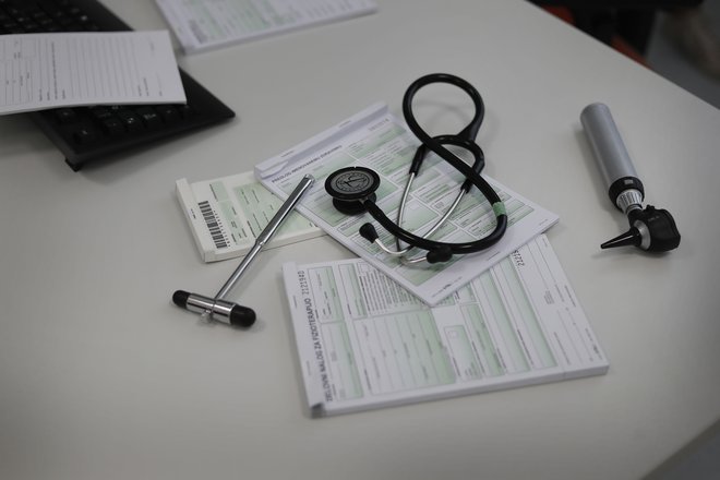 Pacienti o tem, da bodo ostali brez zdravnice, še niso uradno obveščeni &ndash; to je v domeni ZZZS. FOTO: Leon Vidic/Delo
