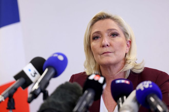 Skrajna desničarka Giorgia Meloni pravi, da ne Emmanuel Macron ne Marine Le Pen (na fotografiji) ne zastopata njenih vrednot. FOTO: Thomas Samson/AFP
