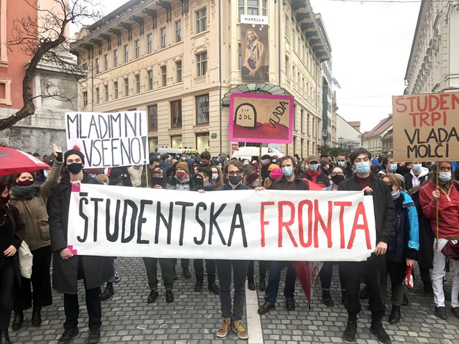 Iskra in&nbsp;Študentska fronta opozarjata na pereče težave študentov. FOTO: Voranc Vogel/Delo
