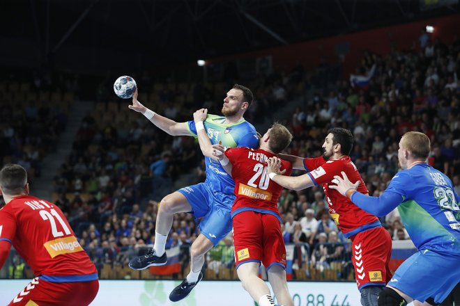 Slovenci so izgubili v Celju, zato jih čaka v Srbiji izjemno zahtevna naloga. FOTO: Leon Vidic
