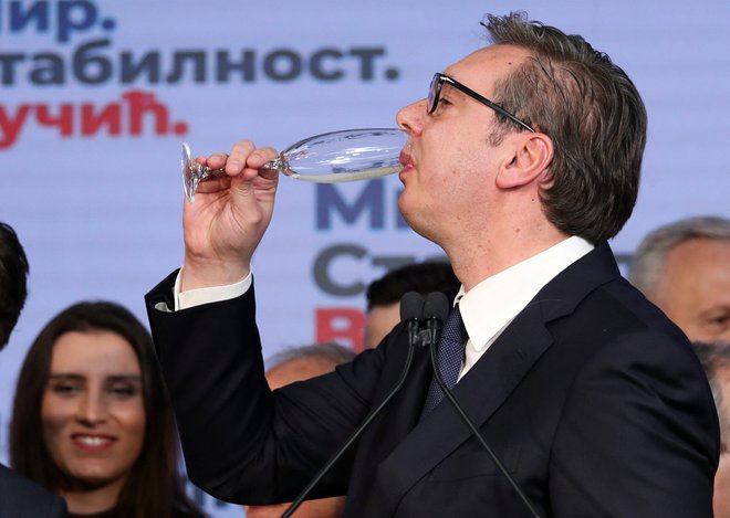 Aleksandar Vučić, ki je v nedeljo že drugič zmagal na predsedniških volitvah, v sebi vidi volka samotarja, v sosedih pa hijene, muhe in komarje. Foto Antonio Bronic/Reuters
