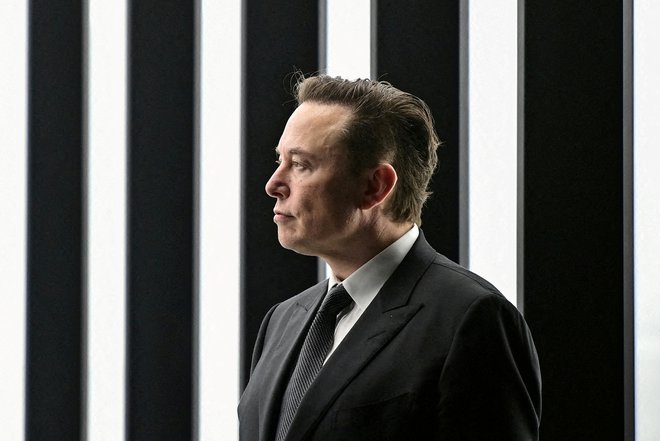 Prvi mož ameriškega proizvajalca električnih vozil Tesla Elon Musk bi prevzel Twitter. Za delnico ponuja 54,20 dolarja. Foto Reuters
