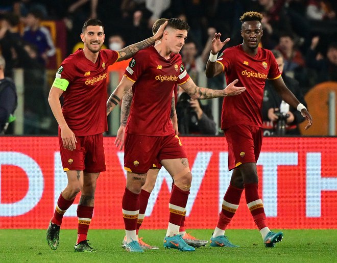 Lorenzo Pellegrini, Nicolo Zaniolo in Tammy Abraham so glavni aduti Rominega trenerja Joseja Mourinha. FOTO: Alberto Lingria/Reuters
