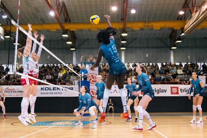 Gambijka Sillahova je za Kamničanke zbrala trinajst točk. FOTO: Klemen Brumec/Calcit Volley
