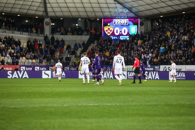 Slovenski veliki derbi je, dober ali slab, še vedno največji nogometni dogodek. FOTO: Črt Piksi/Delo
