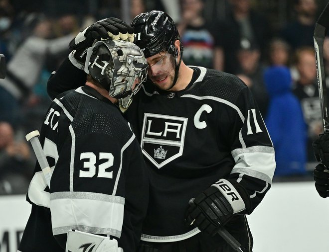 Anže Kopitar in vratar Jonathan Quick sta se veselila pomembne zmage. FOTO: Jayne Kamin-oncea/USA Today Sports
