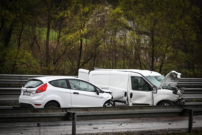 Kot so sporočili s Policijske uprave Maribor, so bili o nesreči med nekdanjo cestninsko postajo Dobrenje in Šentiljem obveščeni malo pred 10. uro. FOTO: Marko Pigac

