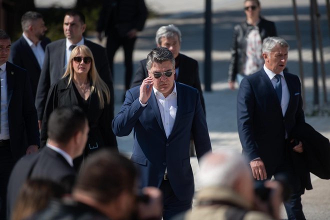 V vladajoči HDZ so zatrdili, da ne gre za pobudo generalov, temveč za pobudo Zorana Milanovića (drugi z desne) in sodelavcev, da bi še bolj sprli generale, veterane in državljane nasploh. FOTO: Luka Gerlanc/Cropix
