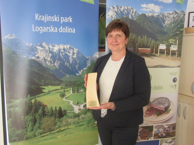 Županja Katarina Prelesnik z nagrado zlati kamen 2022 za majhne občine. FOTO: Špela Kuralt/Delo
