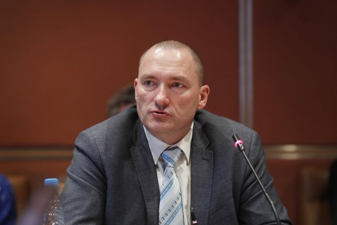 Minister za kmetijstvo in poslanski kandidat NSi Jože Podgoršek se še ni odzval na trditve KŽK, da so mu plačali &raquo;pozabljeni&laquo; račun za hotel v rednosti 800 evrov. FOTO: Leon Vidic/Delo
