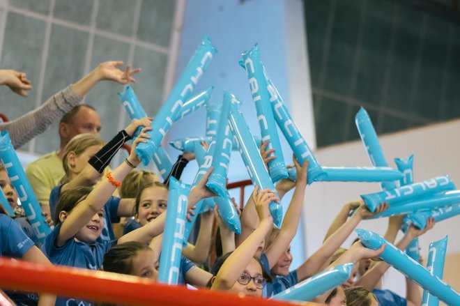 Navijači Calcita se tokrat še niso veselili četrtega zaporednega naslova državnih prvakinj. FOTO: Klemen Brumec/Calcit Volley
