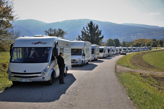 V primeru okvare avtodoma morate o tem najprej obvestiti ponudnika, ki vam mora pred potovanjem dati telefonsko številko, na kateri bo vedno dosegljiv. FOTO: Goran Rovan
