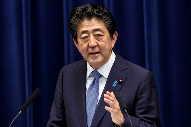 Šinzo Abe, predsednik vlade Japonske v obdobju 2006&ndash;2007 in 2012&ndash;2020. FOTO:&nbsp;Rodrigo Reyes Marin/Pool via Reuters

