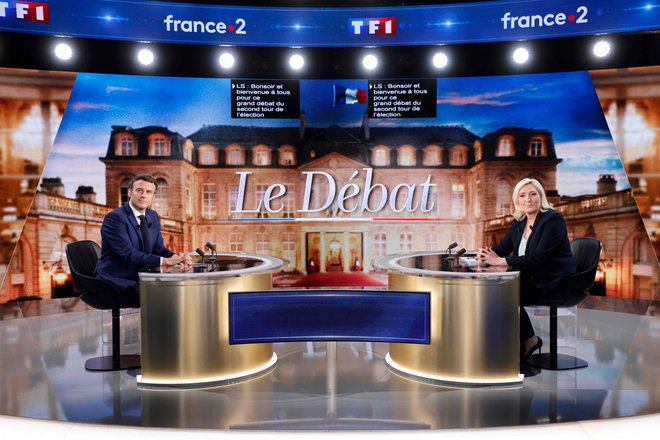 Televizijski dvoboj med Emmanuelom Macronom in Marine Le Pen FOTO:&nbsp;Ludovic Marin/AFP
