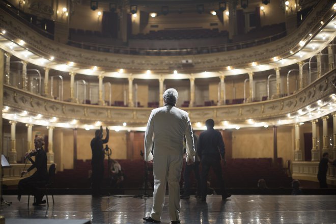 Ker je predvolilne obljube lahko hitro pozabiti, so se kulturniki odločili prijeti politike za besedo. FOTO: Jure Eržen/Delo
