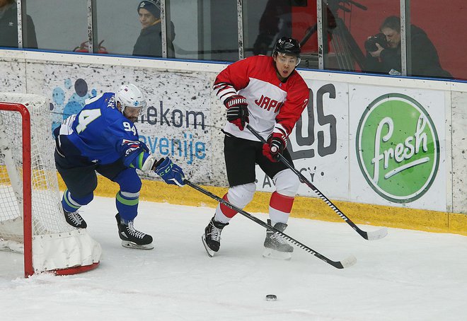 Slovenci so morali priznati premoč Japoncem. FOTO: Jože Suhadolnik/Delo
