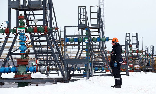 Najtežje odločitve o novih, strožjih sankcijah bodo povezane z uvozom nafte iz Rusije. FOTO: Vasily Fedosenko/Reuters
