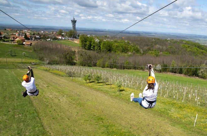 Zipline Vinarium, nova pridobitev na področju mehkega adrenalinskega turizma, je primeren za vsakogar. FOTO: Lendava.si
