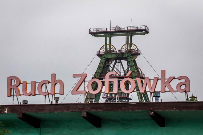 Podjetje JSW ima v lasti tudi premogovnik v kraju Pniowek na jugu Poljske, kjer je v dveh eksplozijah v sredo umrlo pet ljudi, vključno z reševalcem, sedem pa jih še pogrešajo. FOTO: Wojtek Radwanski/AFP

