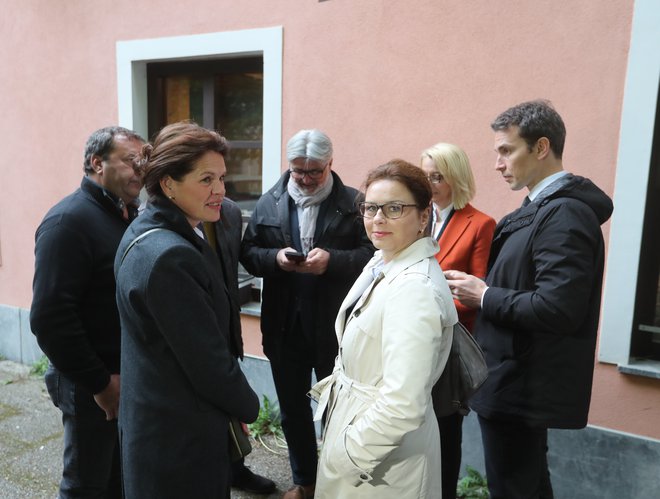 SAB so rezultate spremljali v ljubljanski gostilni Pod lipo.&nbsp;FOTO: Dejan Javornik
