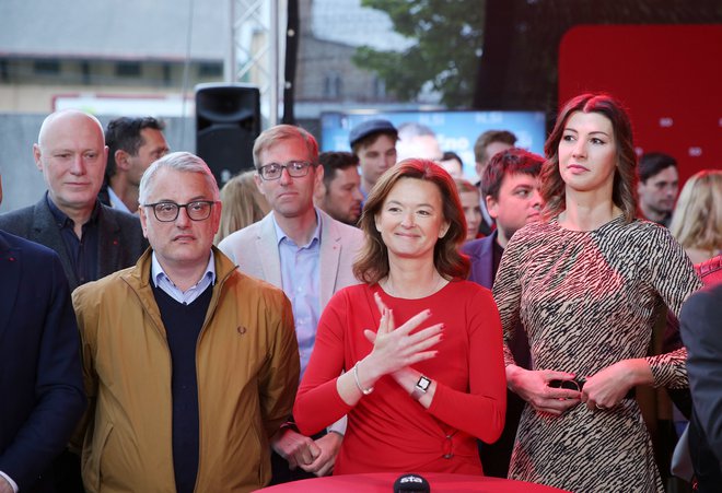 V stranki&nbsp;SD je bilo čutiti olajšanje, da jih taktično glasovanje ni odneslo še več glasov. FOTO: Jože Suhadolnik/Delo
