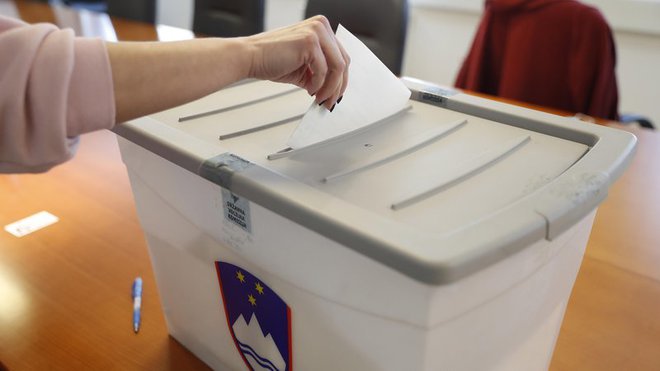 Podatki o glasovanju narodnih skupnosti bodo objavljeni po končanem štetju glasov, so sporočili na spletnih straneh Državne volilne komisije. FOTO:&nbsp; Leon Vidic/Delo
