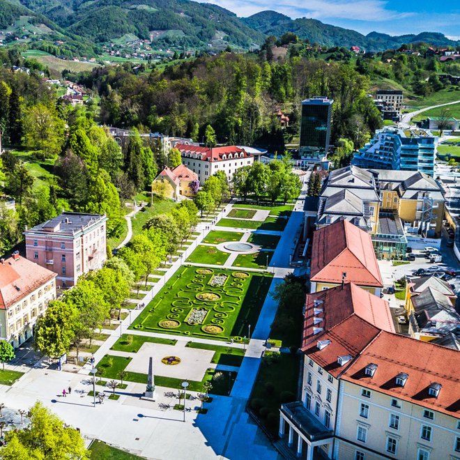 Kot kaže, je za premožne Ukrajince zanimiva destinacija Rogaška slatina, kjer je v zadnjem mesecu videti veliko avtomobilov z ukrajinsko registracijo. FOTO: Dokumentacija Dela
