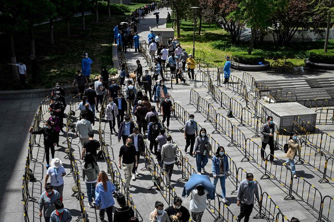 V enajstih drugih okrožjih se je testiranje začelo danes.&nbsp;FOTO: Jade Gao/Afp
