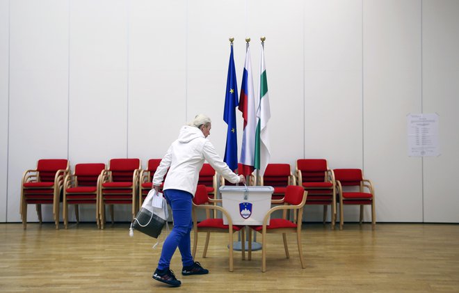 Glasovnice so v tujino prihajale z zamudo, nekateri v tujini živeči slovenski državljani jih sploh niso dobili. FOTO: Matej Družnik/Delo
