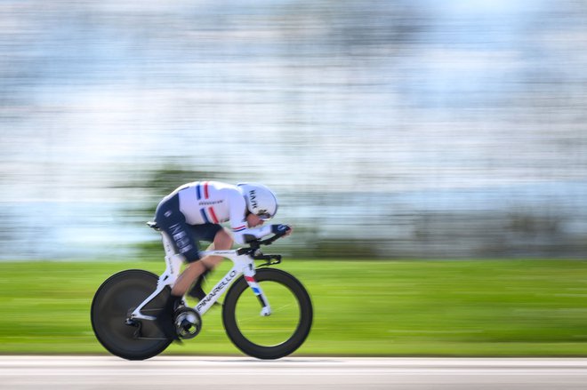 Ethan Hayter (na fotografiji) med zmagovito vožnjo na čas v Lozani.&nbsp;FOTO: Fabrice Coffrini/AFP
