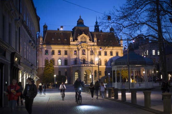 Avtonomija univerze je nujno potrebna za zagotavljanje svobode pri znanstvenoraziskovalni dejavnosti, raziskovalni dejavnosti na področju umetnosti in pri prenosu znanj. FOTO: Jure Eržen/Delo
