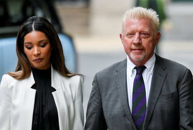 Boris Becker je prišel na današnjo razsodbo v Londonu v družbi partnerke Lilian de Carvalho Monteiro. FOTO: Toby Melville/Reuters
