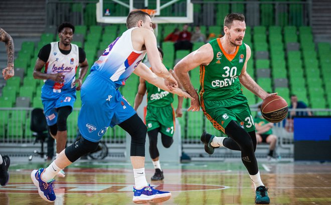 Zoran Dragić in soigralci so v tej sezoni dvakrat ugnali Igokei. Za preboj v polfinale potrebujejo še dve zmagi. FOTO: Cedevita Olimpija
