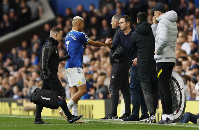 Richarlison si je zaslužil čestitko trenerja Franka Lamparda za gol, ki je Everton ohranil v boju za obstanek. FOTO: Jason Cairnduff/Reuters
