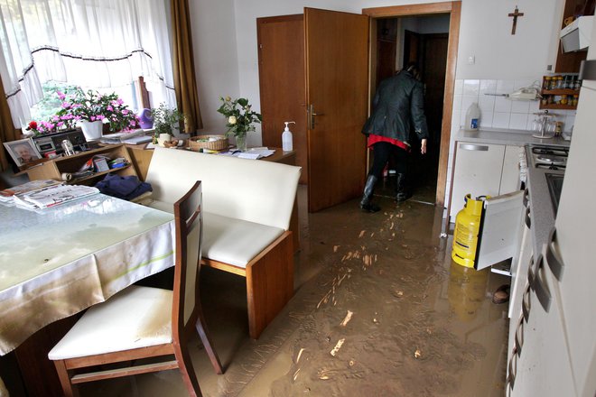 Dravograd je novembra 2012 doživel katastrofo. Drava je skupaj z Mežo poplavila na obeh bregovih in povzročila veliko škodo. Ljudje zanjo dolžijo Verbund, avstrijskega upravljavca hidroelektrarn na Dravi. FOTO: Voranc Vogel/Delo
