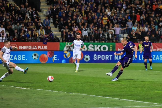 Takole je Ognjen Mudrinski zabil gol za Maribor, ki je zadostoval za točko Štajercev. FOTO: Sandi Fišer/Mediaspeed

