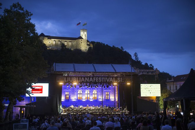 Festival Ljubljana je lani kljub epidemiji imel kar 231 tisoč obiskovalcev. FOTO: Jure Eržen/Delo
