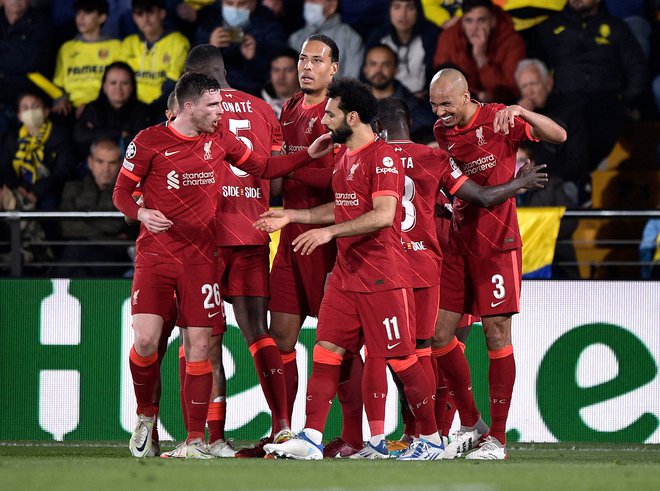 Nogometaši Liverpoola so se takole veselili napredovanja v finale lige prvakov. FOTO: Pablo Morano/Reuters
