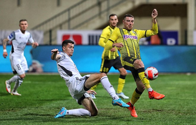 V Evropi je nogomet med najbolj priljubljenimi športi. FOTO: Blaž Samec/Delo
