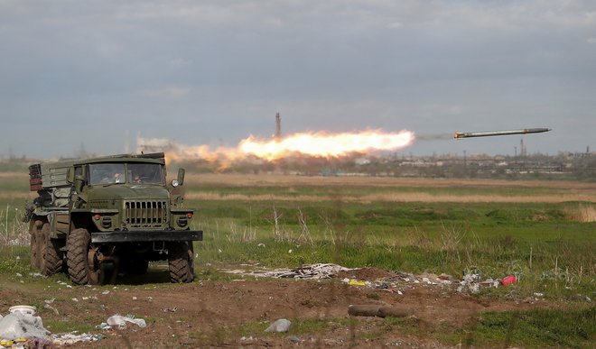 Spopadi za Azovstal se stopnjujejo. FOTO: Alexander Ermochenko/Reuters
