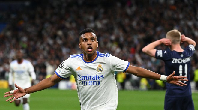 Brazilec Rodrygo je bil junak Realovega uspeha, saj je svoje moštvo vrnil od mrtvih tik pred iztekom igralnega časa. FOTO: Gabriel Bouys/AFP
