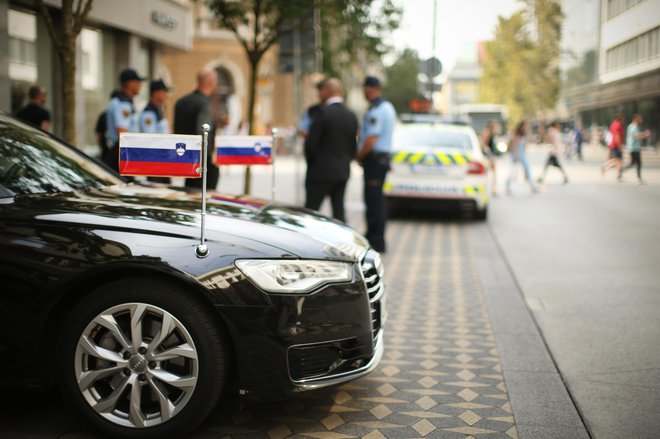 Po nekaterih informacijah iz Gibanja Svoboda zunanja politika Roberta Goloba ne zanima, z njo se, kot kaže, ne želi posebno veliko ukvarjati. FOTO:&nbsp;Jure Eržen/Delo
