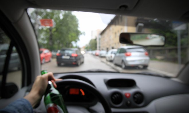 Alkohol in udeležba v prometu naj se povsem izključujeta. FOTO:&nbsp;Blaž Samec/Delo
