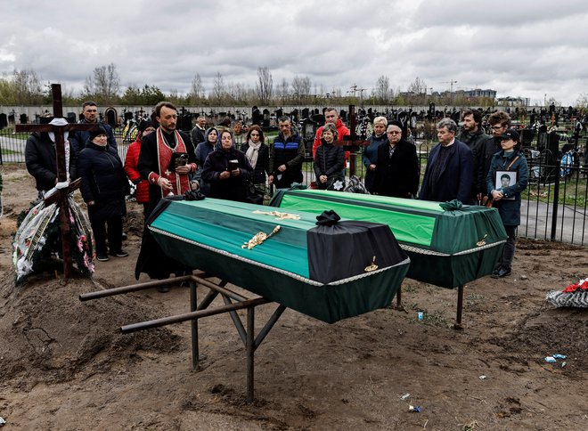 Ruska vojska naj bi ubila tudi številne civiliste. FOTO: Zohra Bensemra/Reuters
