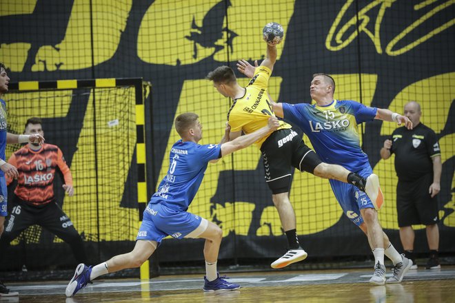 Tako kot pogosto v preteklosti sta Celje in Gorenje&nbsp;vnovič ponudila zanimiv in napet rokometni derbi. FOTO:&nbsp;Uroš Hočevar
