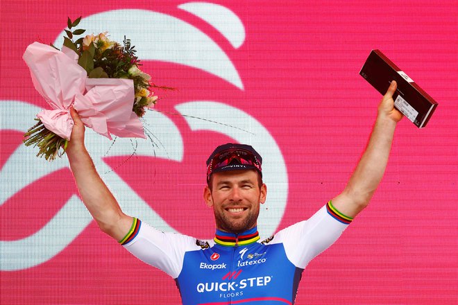 Mark Cavendish se je takole veselil etapne zmage. FOTO: Luca Bettini/AFP
