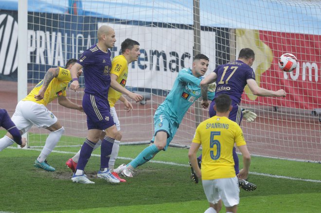 Takole je Đorđe Ivanović zabil gol Bravu, toda zaman, Ljubljančani so bili boljši od Štajercev. FOTO: Voranc Vogel
