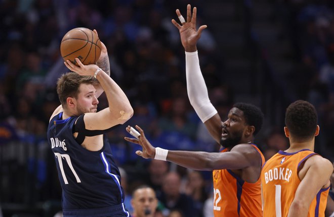 Luka Dončić in soigralci bodo sprejeli nov izziv v sredo zjutraj ob isti uri kot hokejisti Los Angelesa. FOTO: Ron Jenkins/AFP
